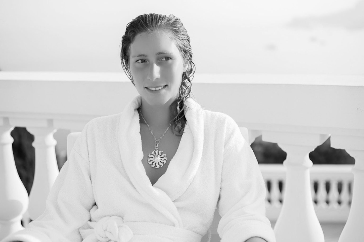 Marina wearing the META Sunshine Necklace (18k gold)